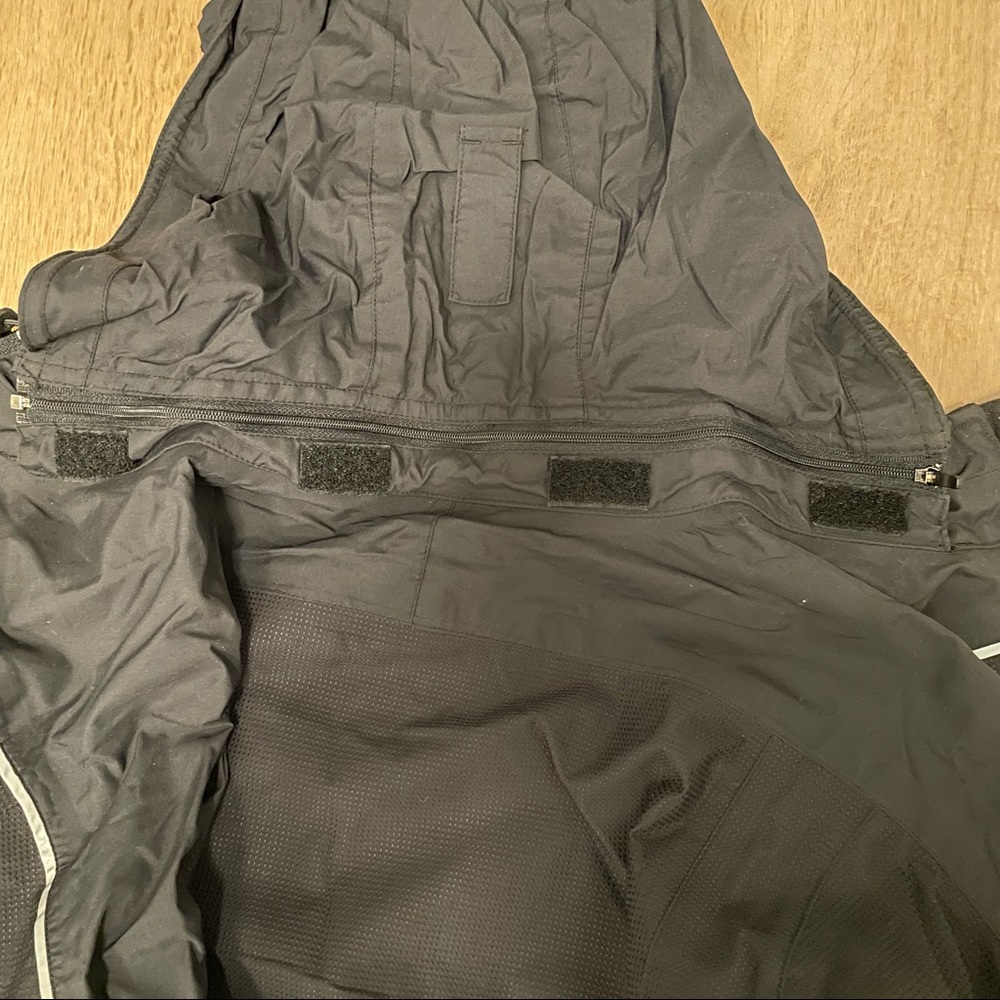 NEW BALANCE Black Windbreaker - Picture 5 of 8